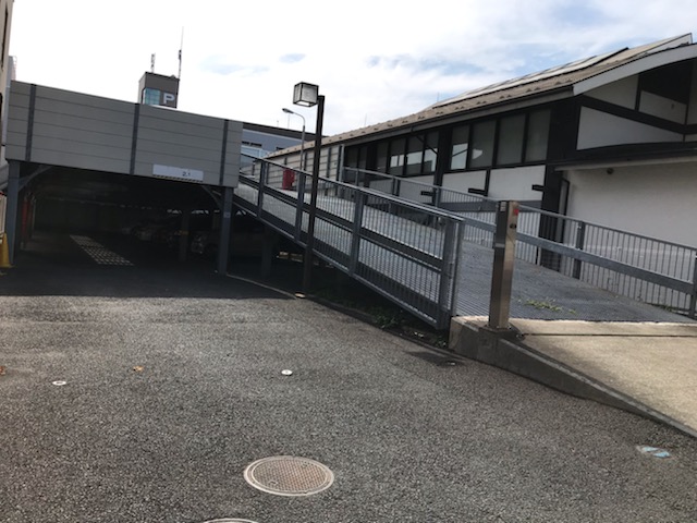 レックスハイム泉中央駐車場
