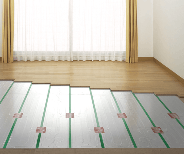 効率的に部屋全体を暖めるリビング・ダイニングの床暖房